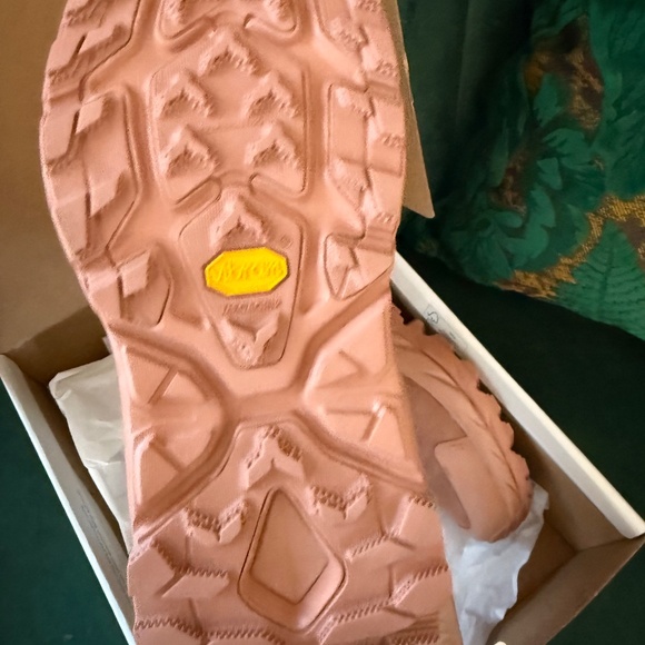 Gorgeous Hoka Kaha 2 Low GTX 1130530-CCPP Nubuck Hiker NEW w tags & box. - Picture 4 of 8